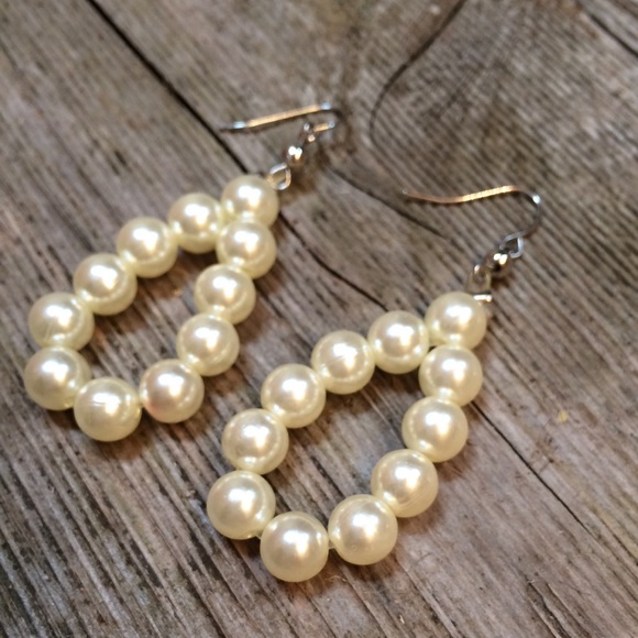 BCBG pearl earrings - Picture 5 of 5